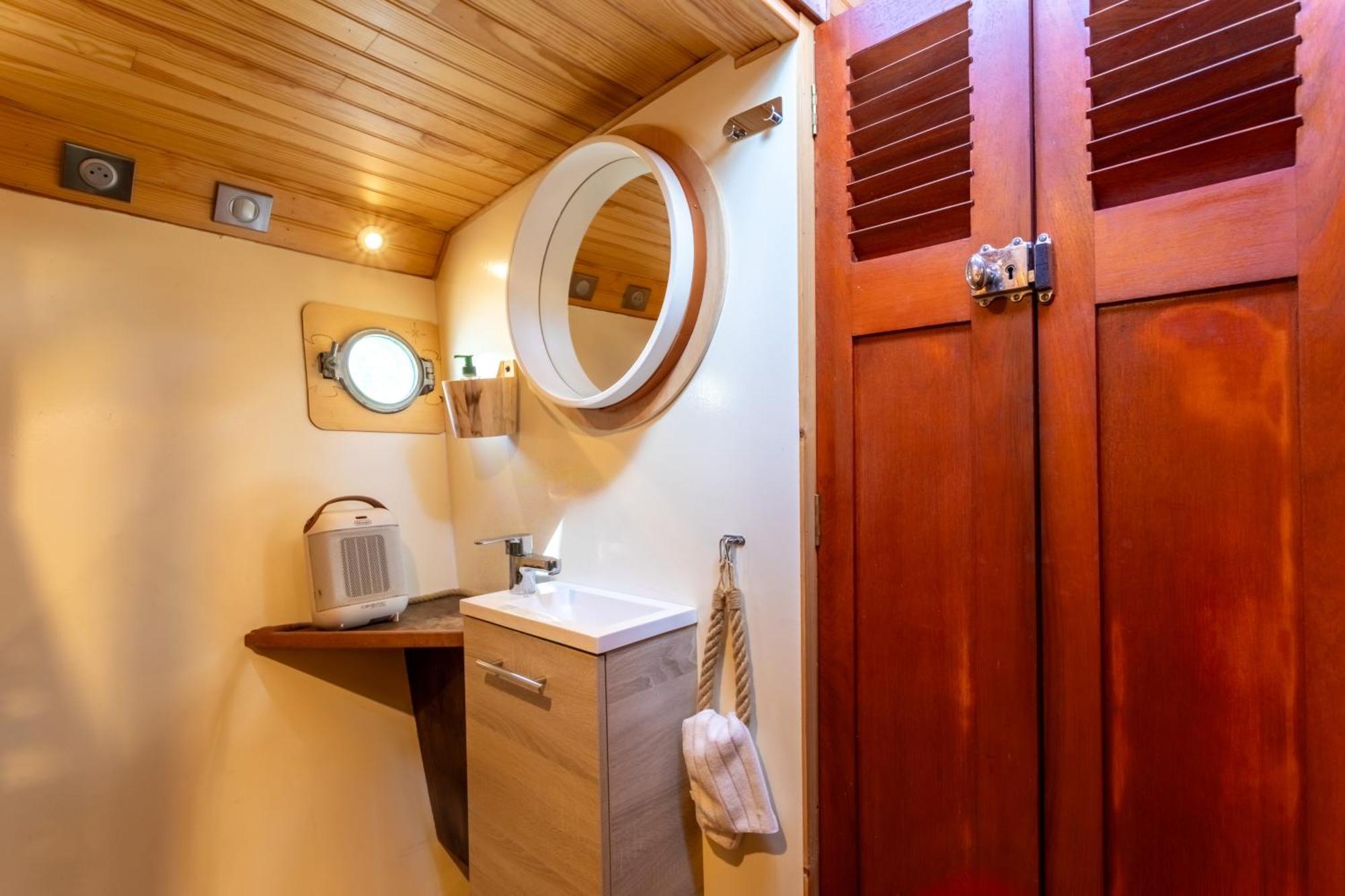 Bateau Le Nubian Hotel Narbonne Exterior foto